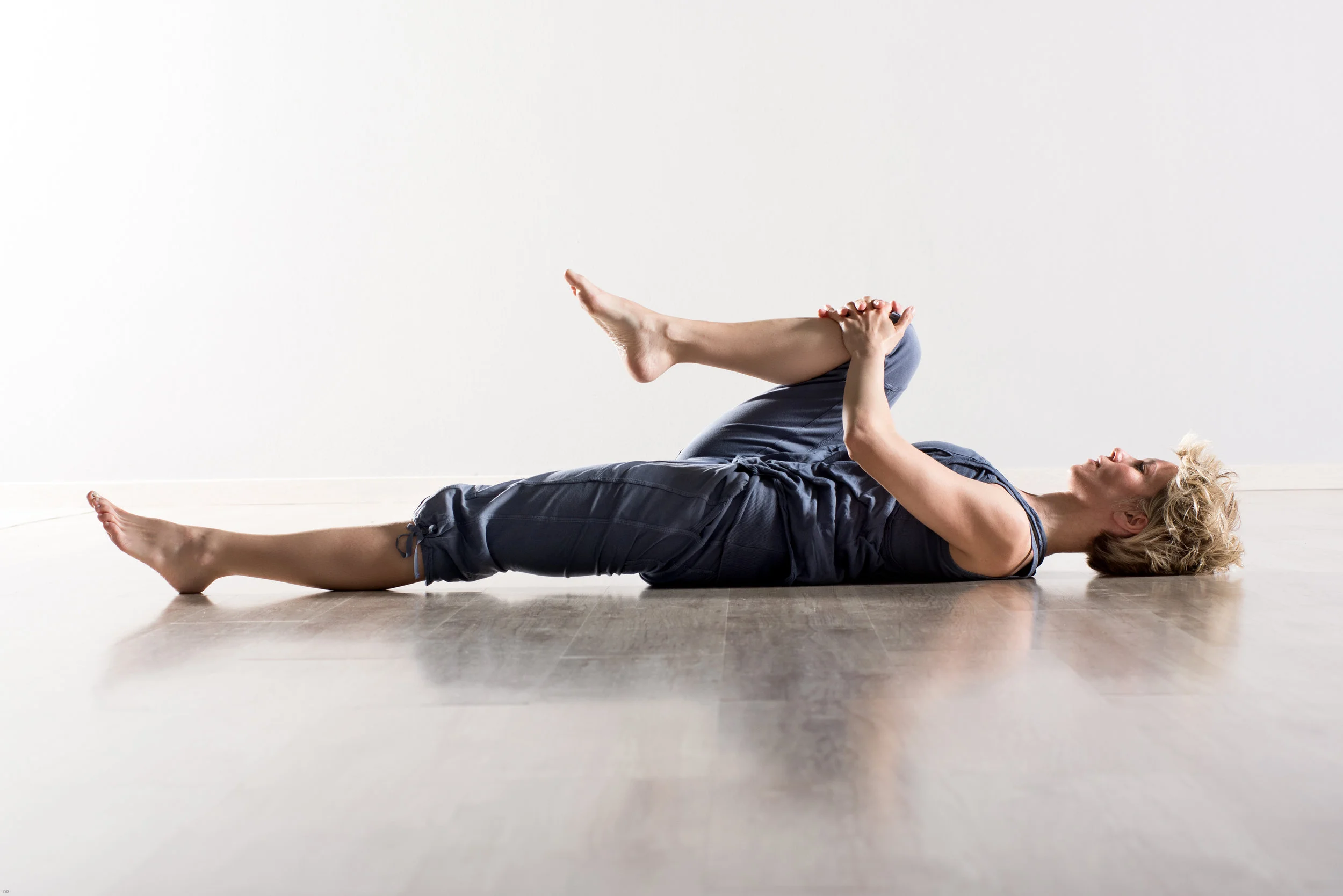 woman-holding-knee-while-stretching-hamstring-EKTU69F.jpg
