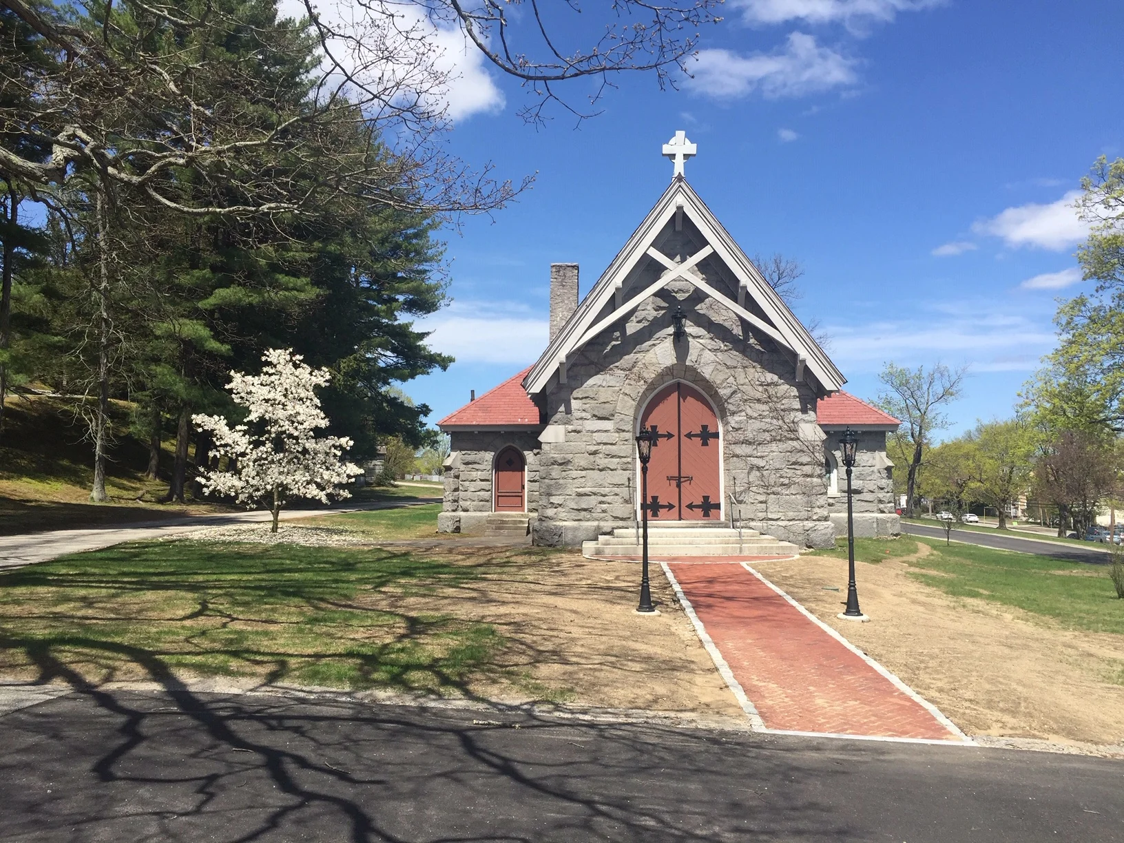  Blossom Hill Cemetery, the little chapel on the hill