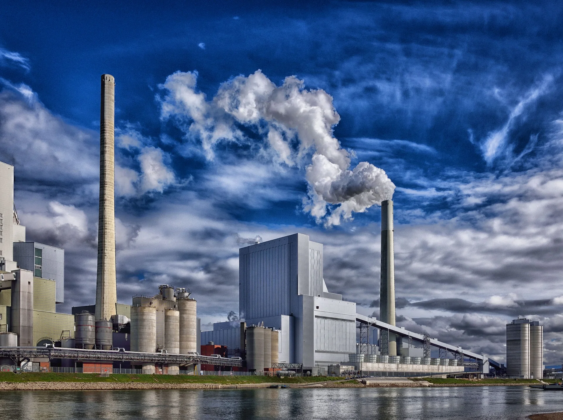 refinery-3127588_1920.jpg