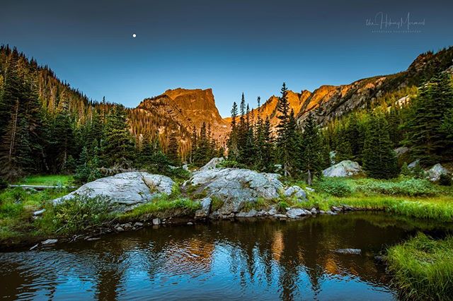Almost let this one slip through the cracks🙈🤦&zwj;♀️ this gem came from my treasured sunrise hike with @kathyammendolia when we made it to lake Haiyaha at then end of August! ❤️❤️ full moon lighting up the scene it was just a glorious sunrise!!❤️❤️