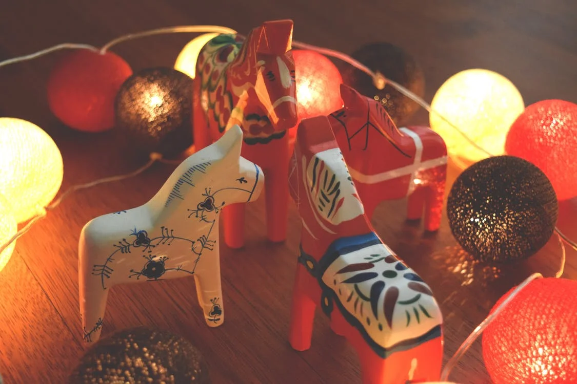 dala-horse-dalahast-dalecarlian-horse-night-84023.jpg