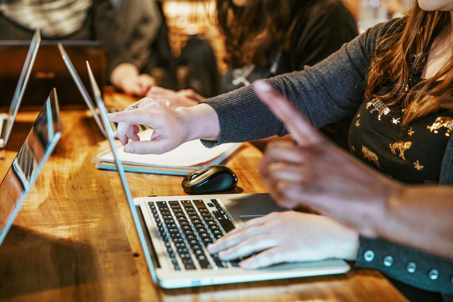 coding-team-working-on-laptops_925x.jpg