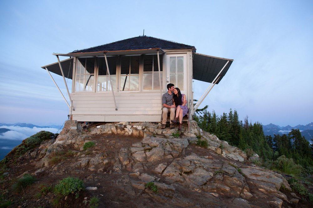 A couple sitting at the lookout of Evergreen Mountain in Washington