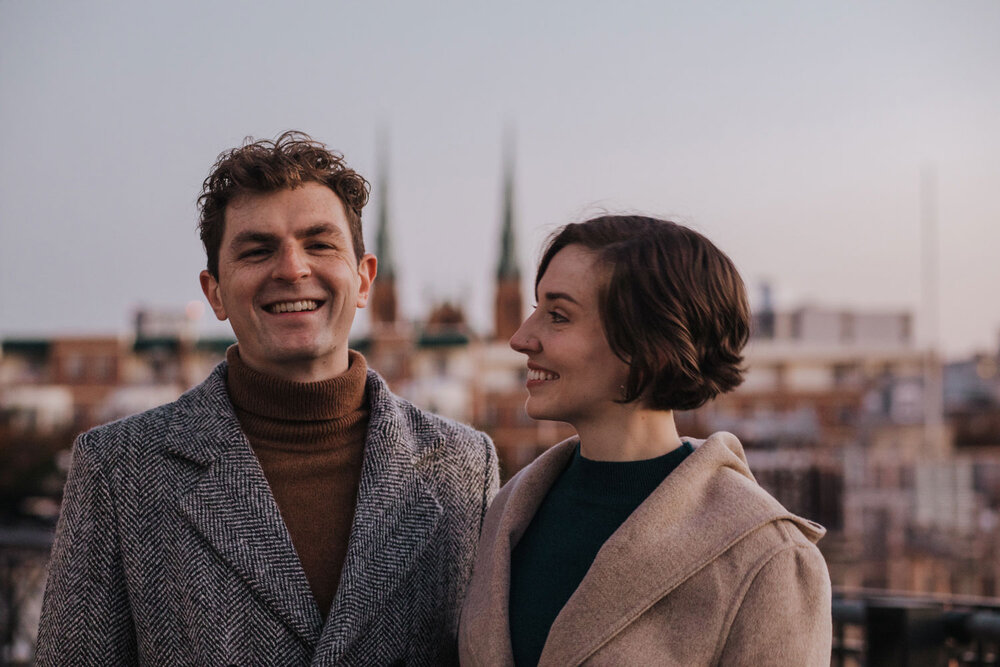 A couple at the Philly skyline