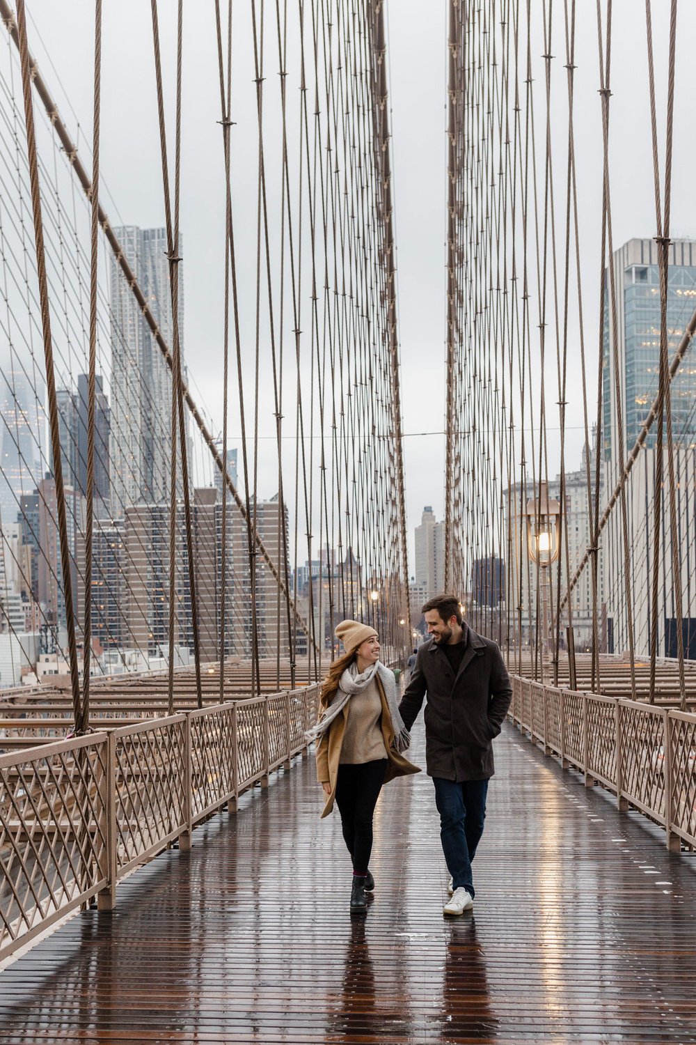 Engagement photos on the Brooklyn Bridge