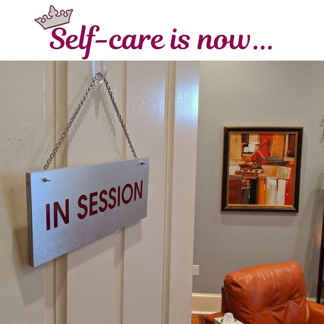 #selfcare #insession 👑⠀
-⠀
-⠀
#theratique #metime #mentalhealth #counseling #counselingnola #nolacounseling #wellness #nolawellness #letyourcrownshine #4440canalstreet