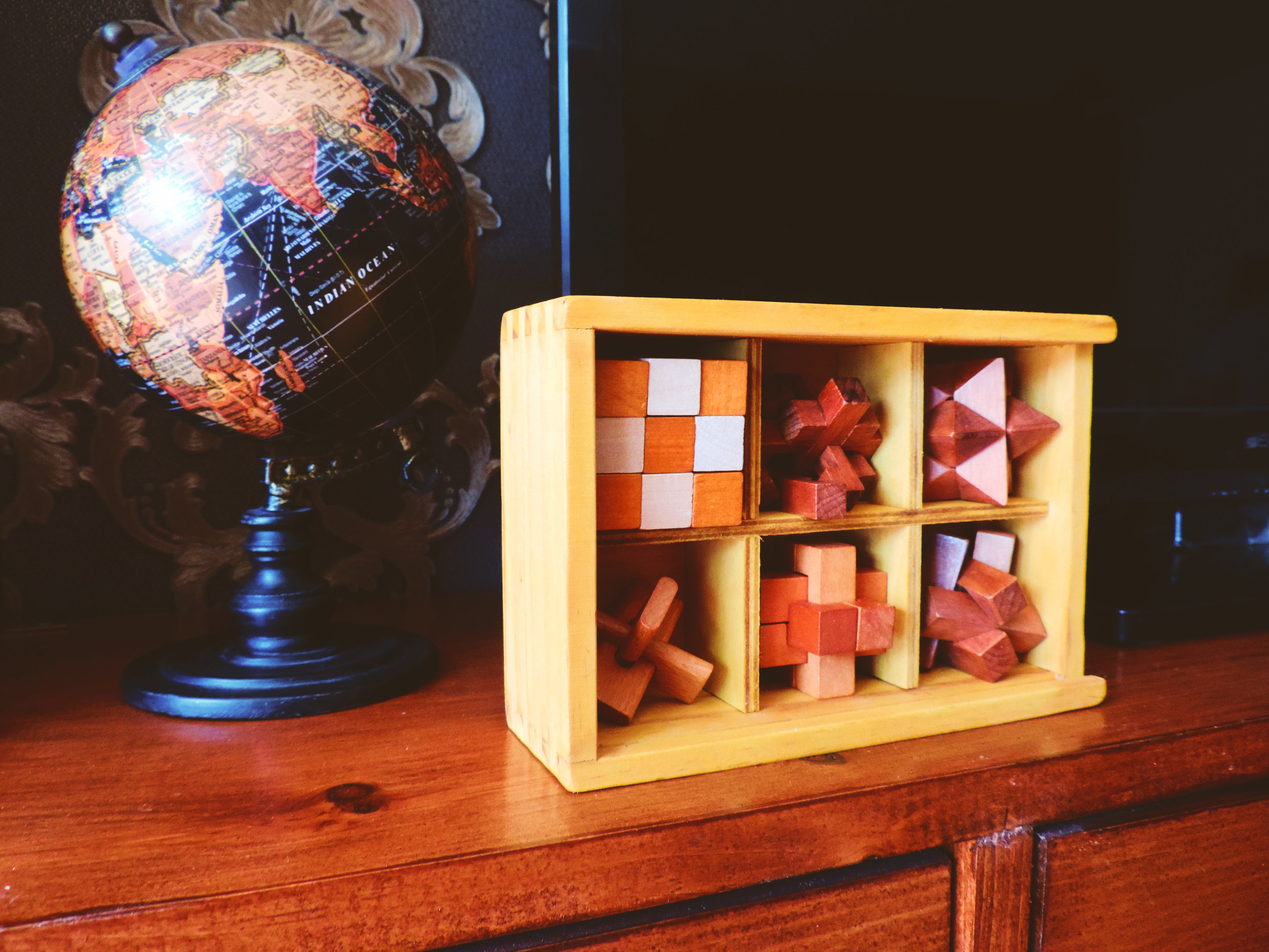 escaperoom_globe.jpg