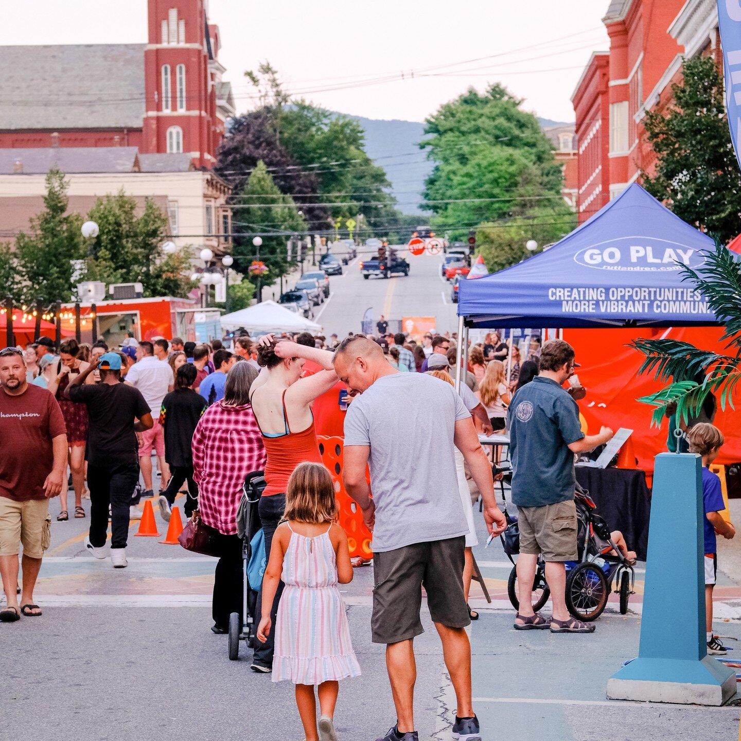 The week is halfway over. We're that much closer to the final Friday Night Live of the year, featuring Dean Ford &amp; The Beautiful Ones who will close out this event series with all of Prince's hits. Celebrate accordingly. 🎉 💯 😍#downtownrutland 