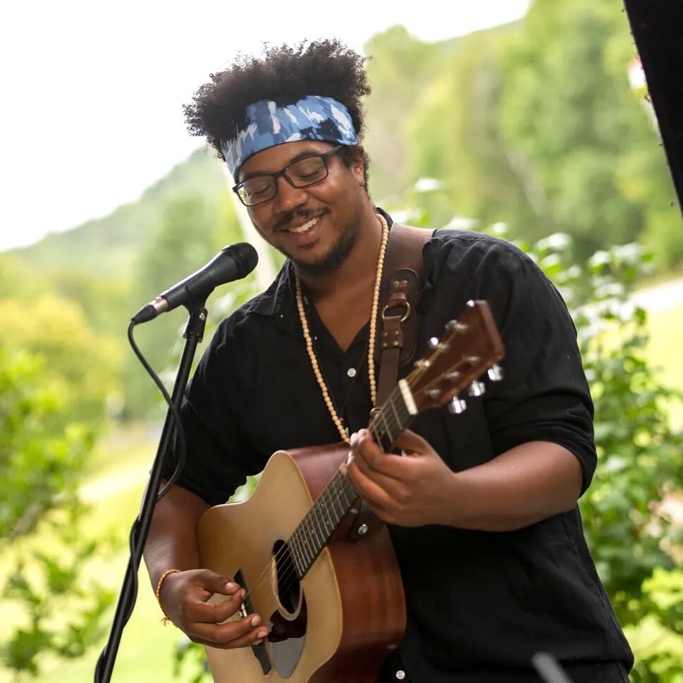 Opening for Dean Ford this Friday around 6:30 PM is the popular Rutland musician King Arthur Junior 👑 Don&rsquo;t miss this set! #downtownrutland #vermont #fridaynightlive