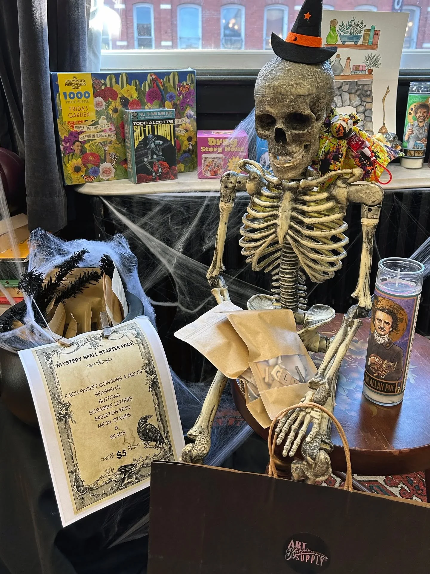 🦴 We just saw Skelly, our friendly downtown skeleton, visiting Kaleidoscope Art Supply, an eclectic art and paper store located at 37 Center Street on the 2nd floor!

Skelly is excited to get creative and make some Halloween decorations!