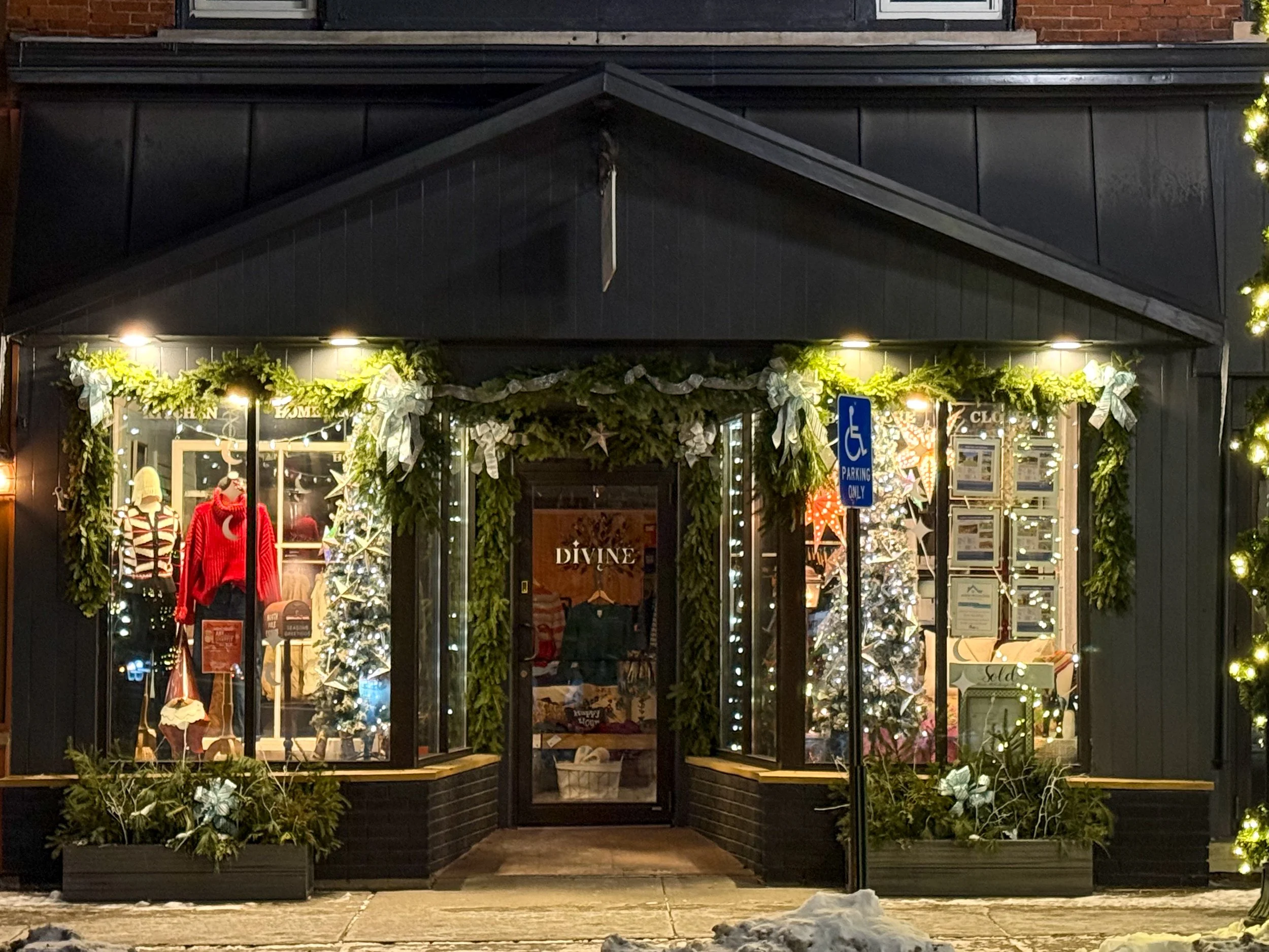 Divine, 25 Center Street