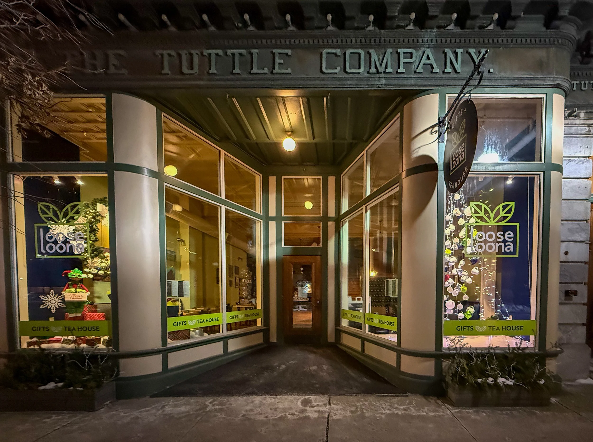 Loose Loona Gifts and Teahouse, 11 Center Street