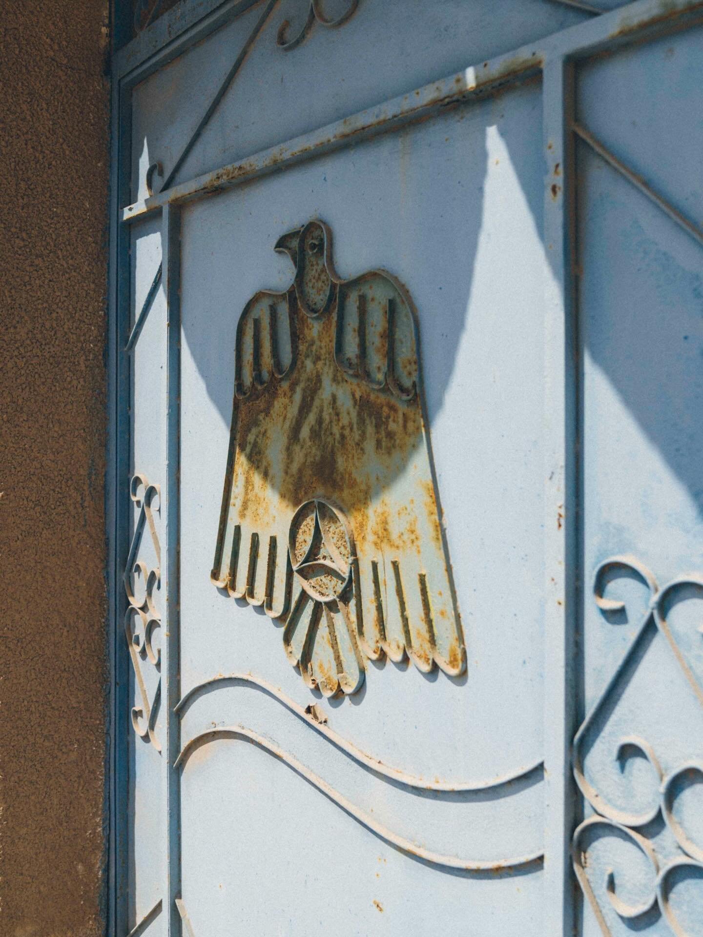 From one of the many amazing adventures we get to have in the UAE. A door, a home, a falcon, a story and a little piece of a story that just keeps building.
Happy 54th 🇦🇪