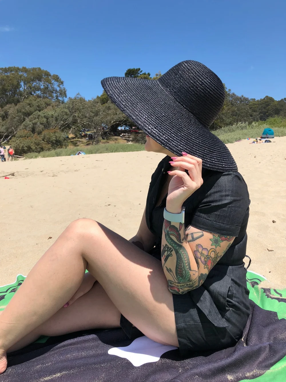 black beach hat