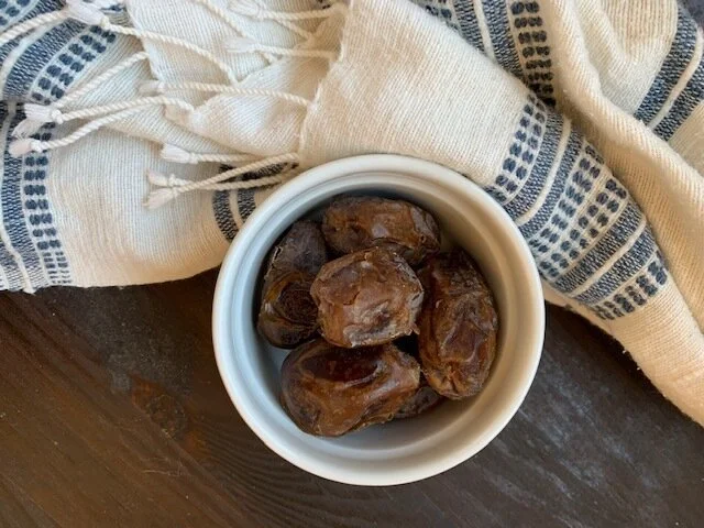 Natural Labor Tips: Eat Six Dates a Day 10 Ways