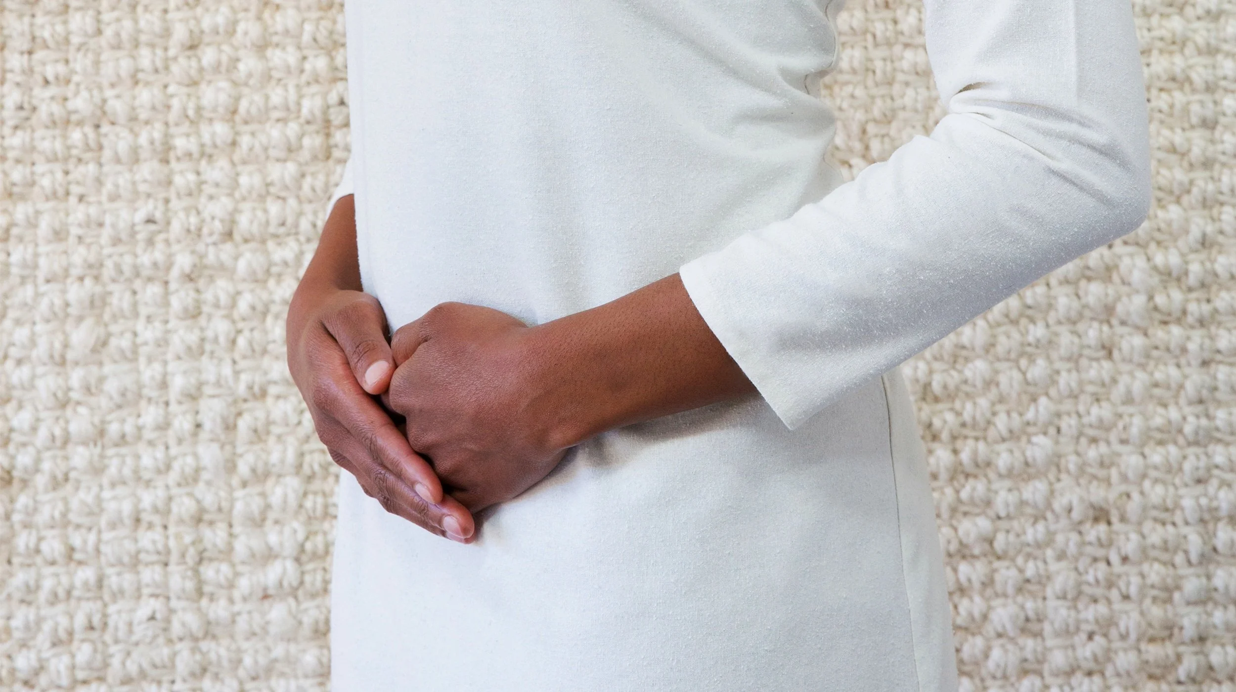 hands on lower abdomen over uterus to show uterine health support for chinese medicine and acupuncturists