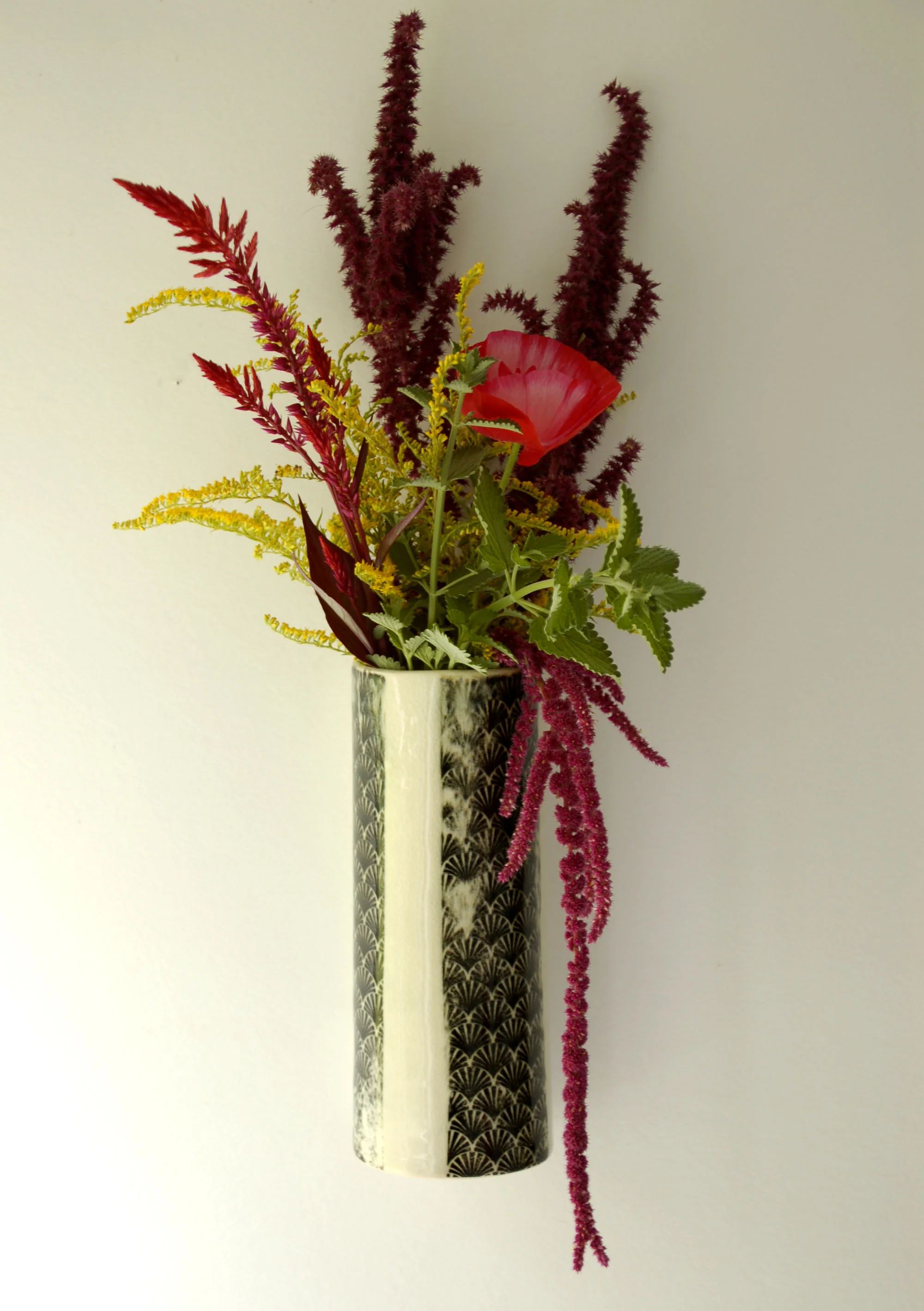 black white vase 3.jpg