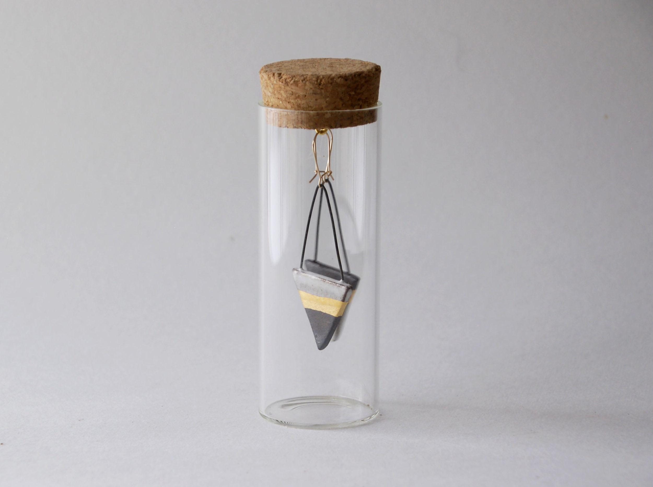 Earring Triangle Gold brown White 1-1.jpg