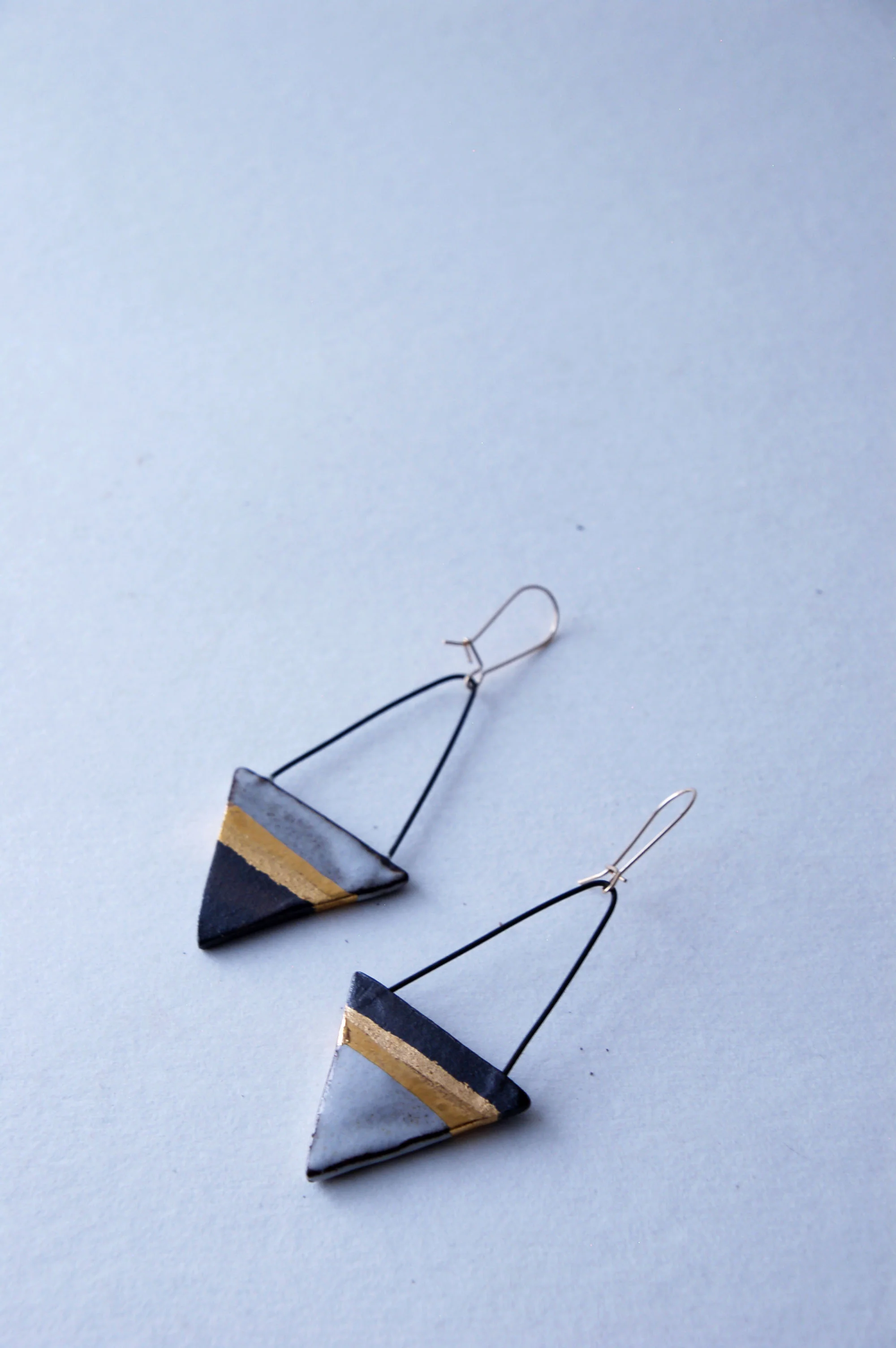 Earring Triangle Gold brown White 1-2.jpg