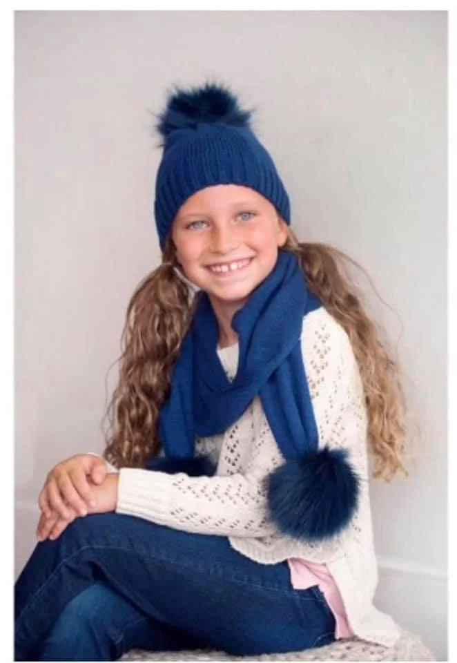 pompom scarf mono nave.jpg