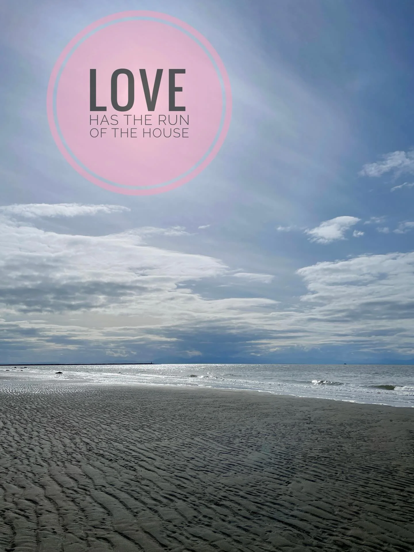 💗Love has the run of the house💗

may you and all beings choose love 

😘💕

#love 
#chooselove 
#1john4 
#wreckbeach 
⭐️
💫
✨