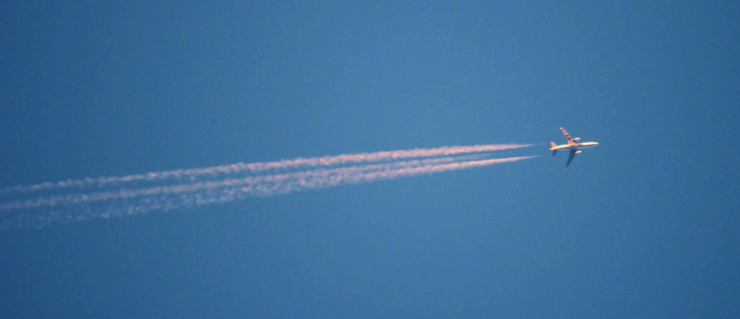 JetVertContrailsCropped.jpg