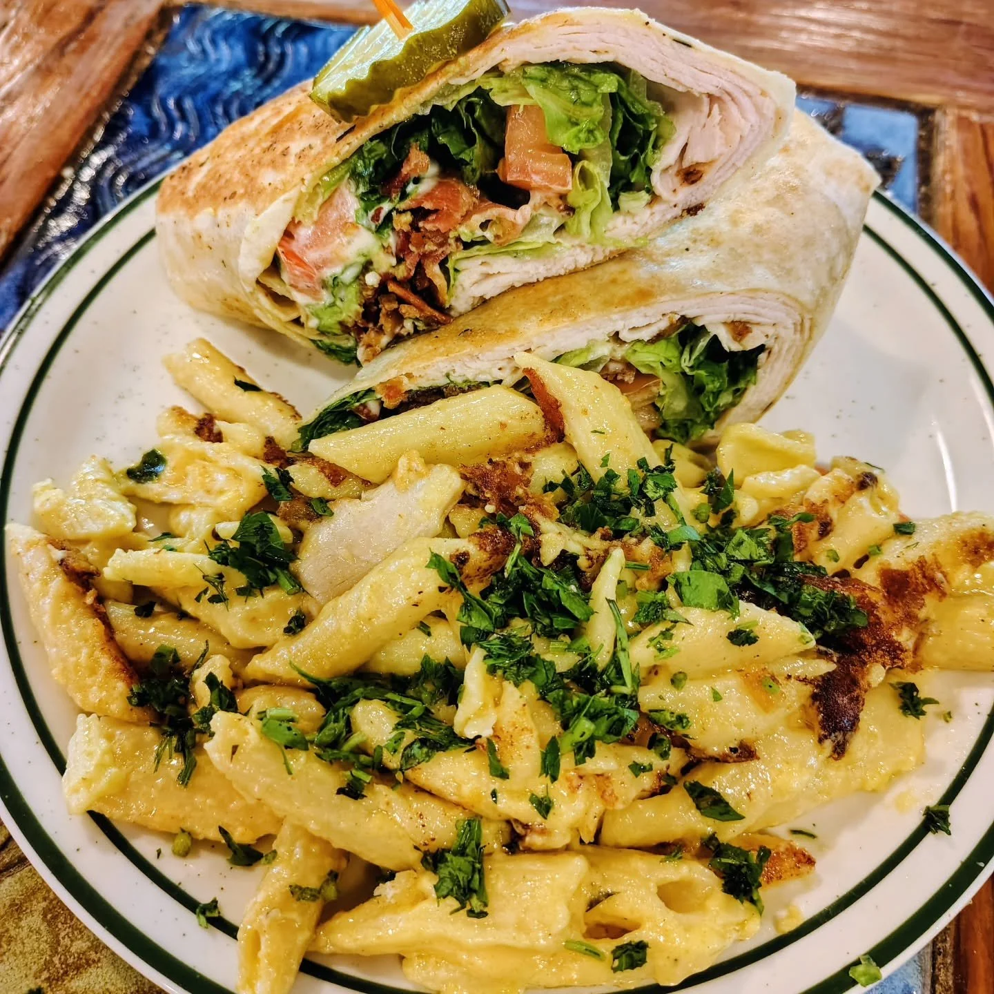 Turkey Club Wrap!
Mesquite turkey, Crispy Bacon, sliced Avocado and Tomato, Greenleaf lettuce and Garlic Aioli wrapped in a flour tortilla served with our house grilled Macaroni and Cheese.