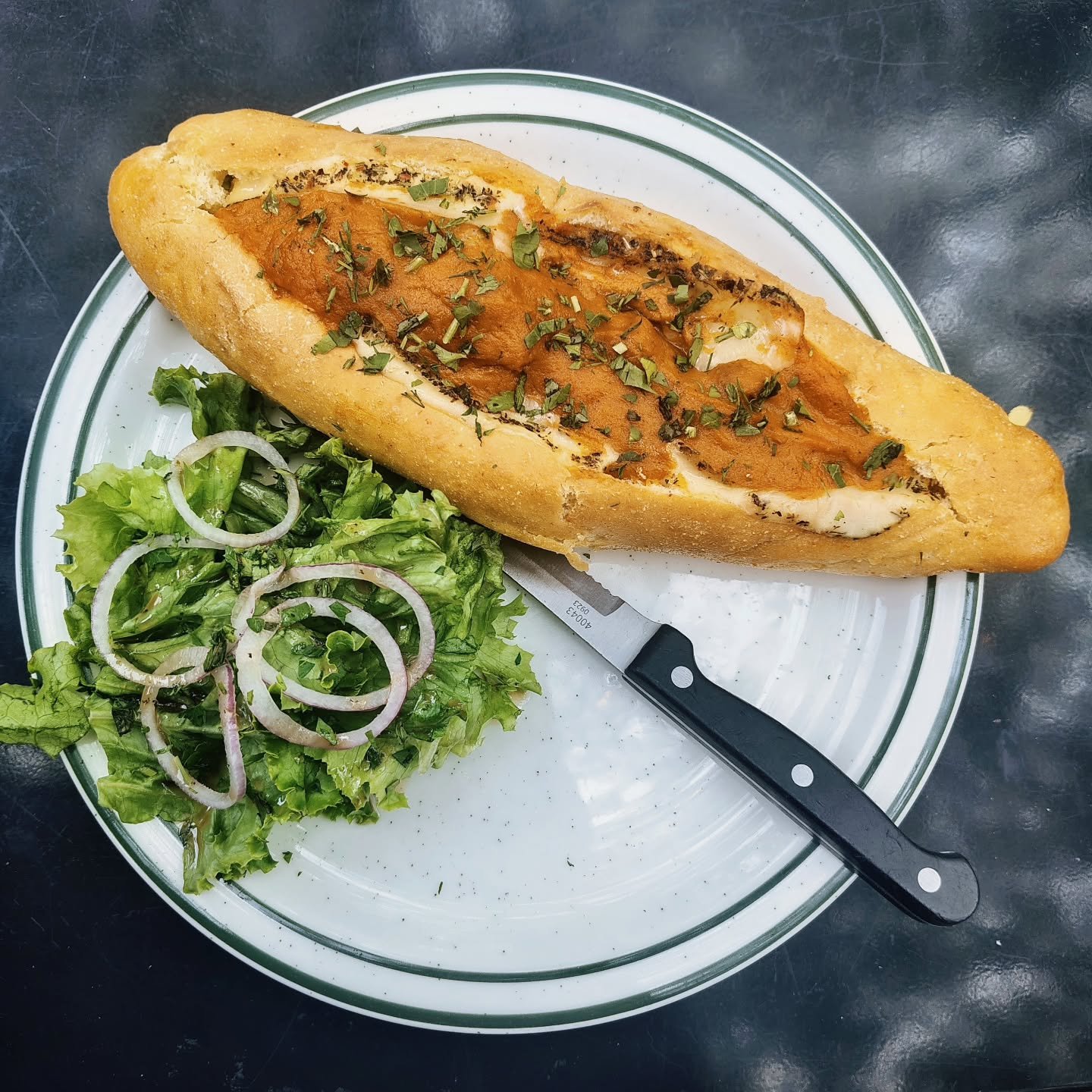 Meatball Sub!
Hand rolled meatballs, marinara sauce, herb crusted mozzarella, in a Kaiser Roll served with petite salad drizzled with our signature balsamic dressing.