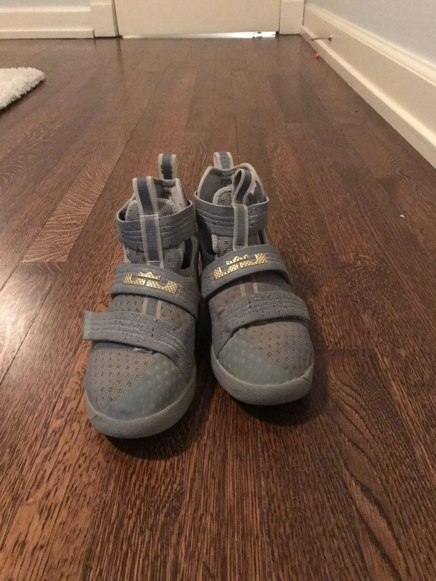 Slightly Worn Size 4.5 Lebron Soldier 11