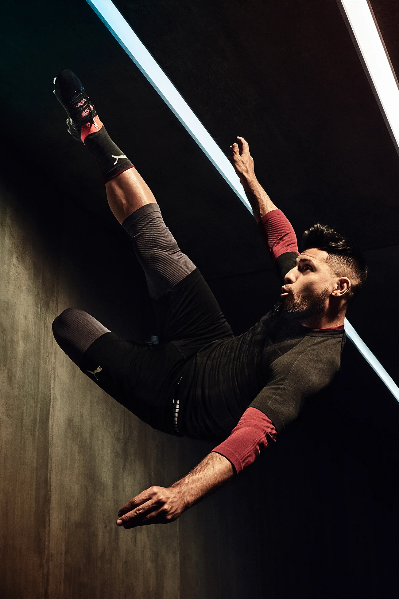 18SS_TS_Football_PUMAONE_Q1_A3_action_Aguero_0817_A2.jpg