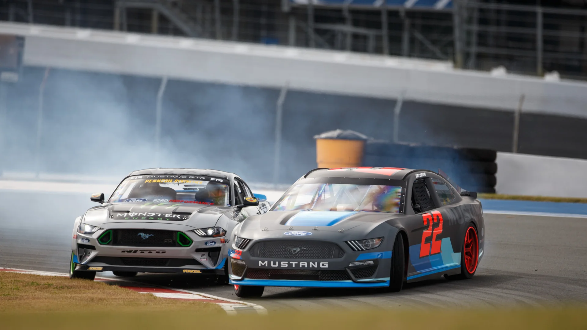 2019-ford-mustang-nascar-drift.jpg