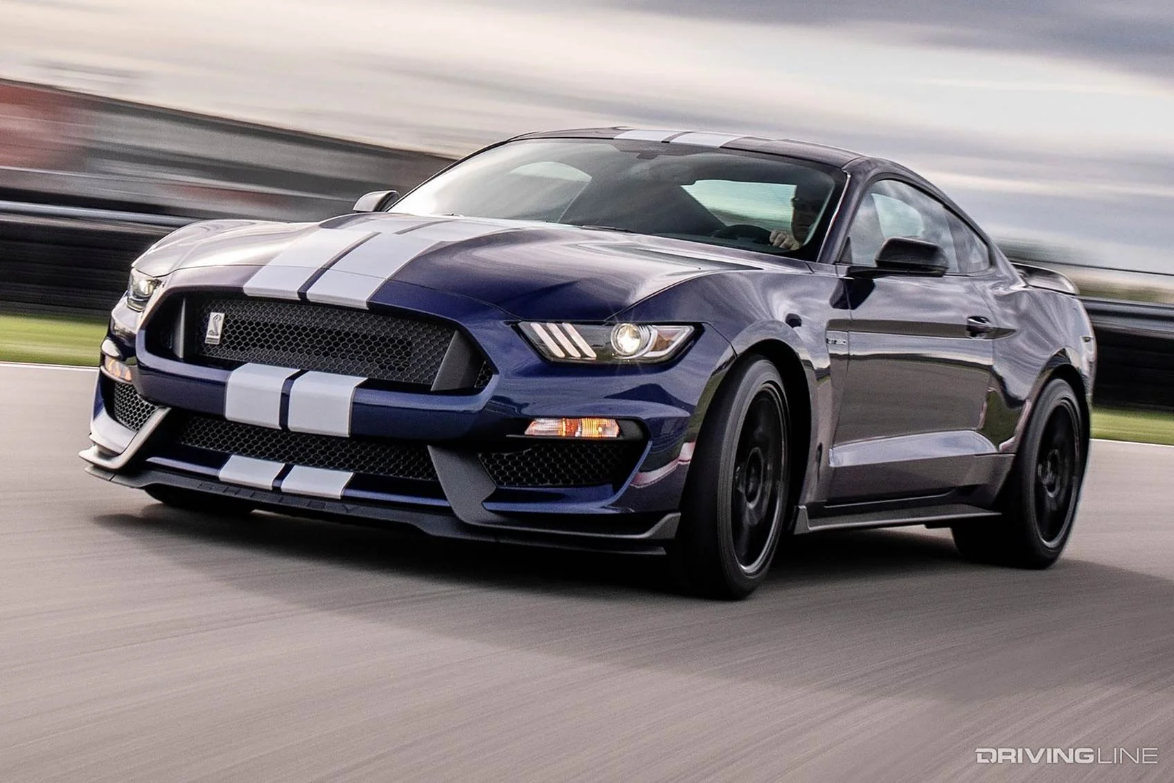 2019-ford-mustang-shelby-gt350-drivingline.jpg