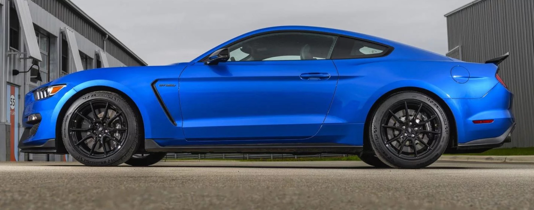 2019-ford-mustanf-shelby-gt350-turnology.jpg