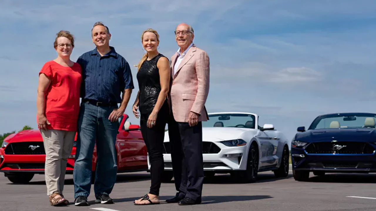 2019-ford-mustangs-red-white-blue.jpg