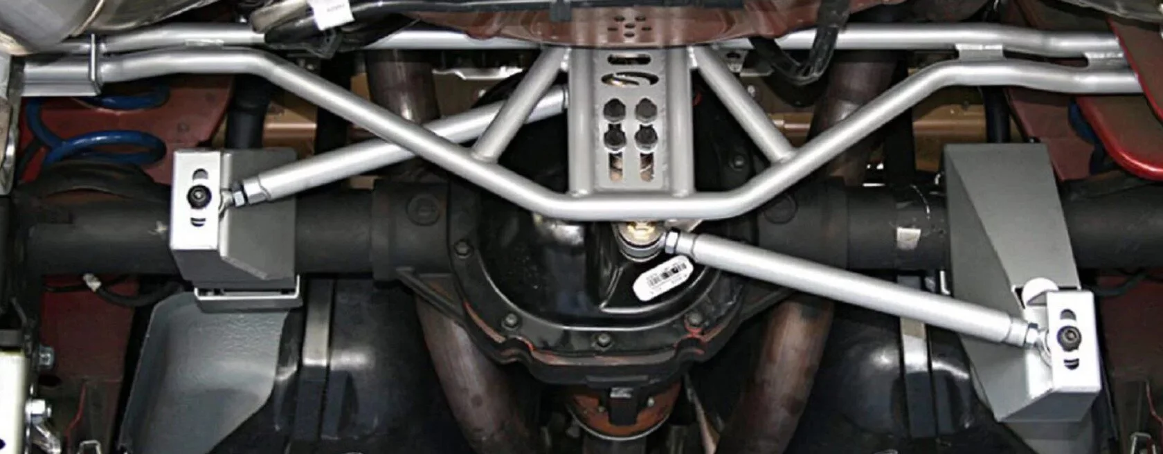 panhard-bar-vs-watts-link-steeda-autosports-fordnxt.jpg