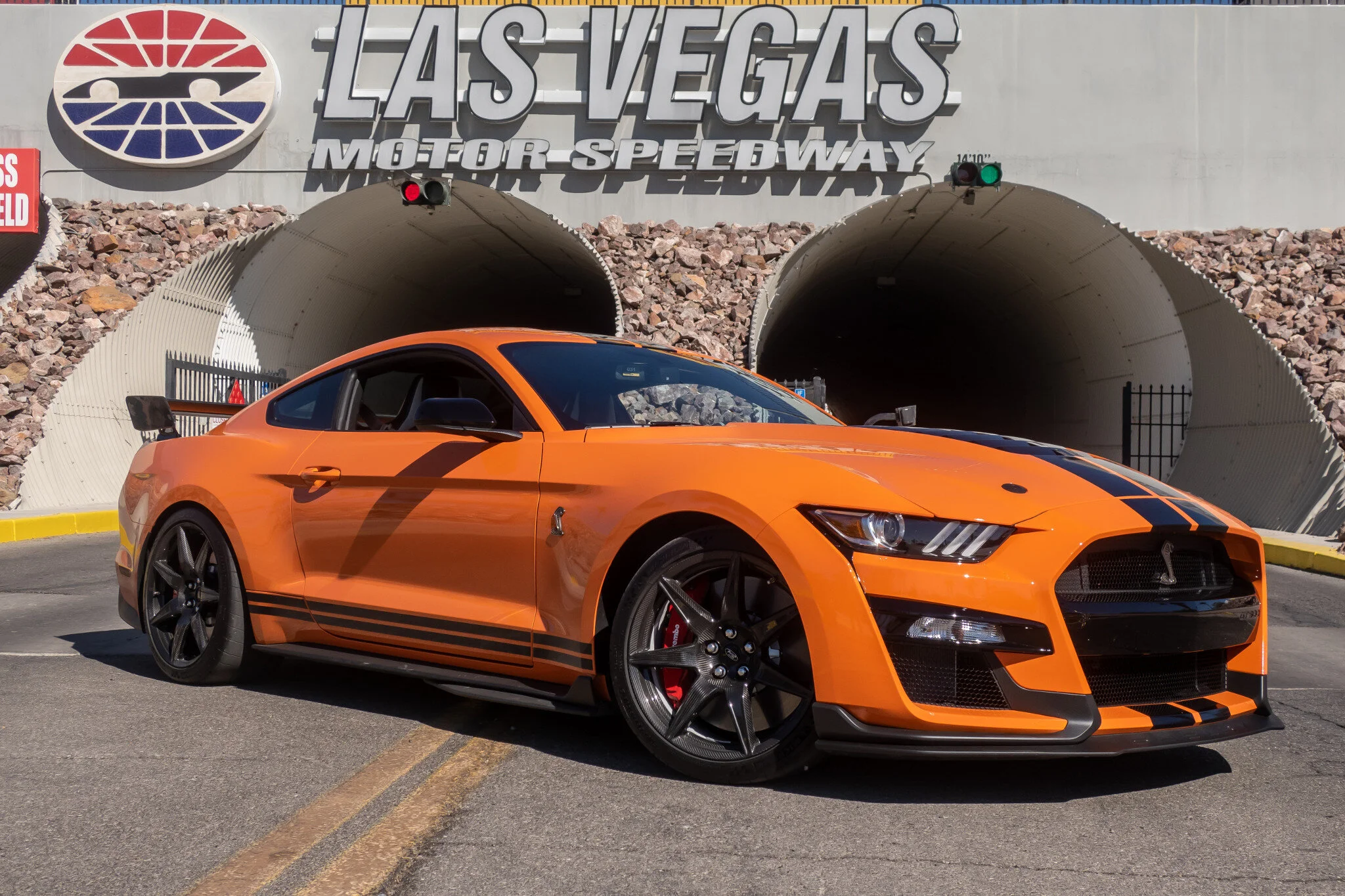 2020-ford-mustang-shelby-gt500-las-vegas-motor-speedway-aaron-bragman.jpg