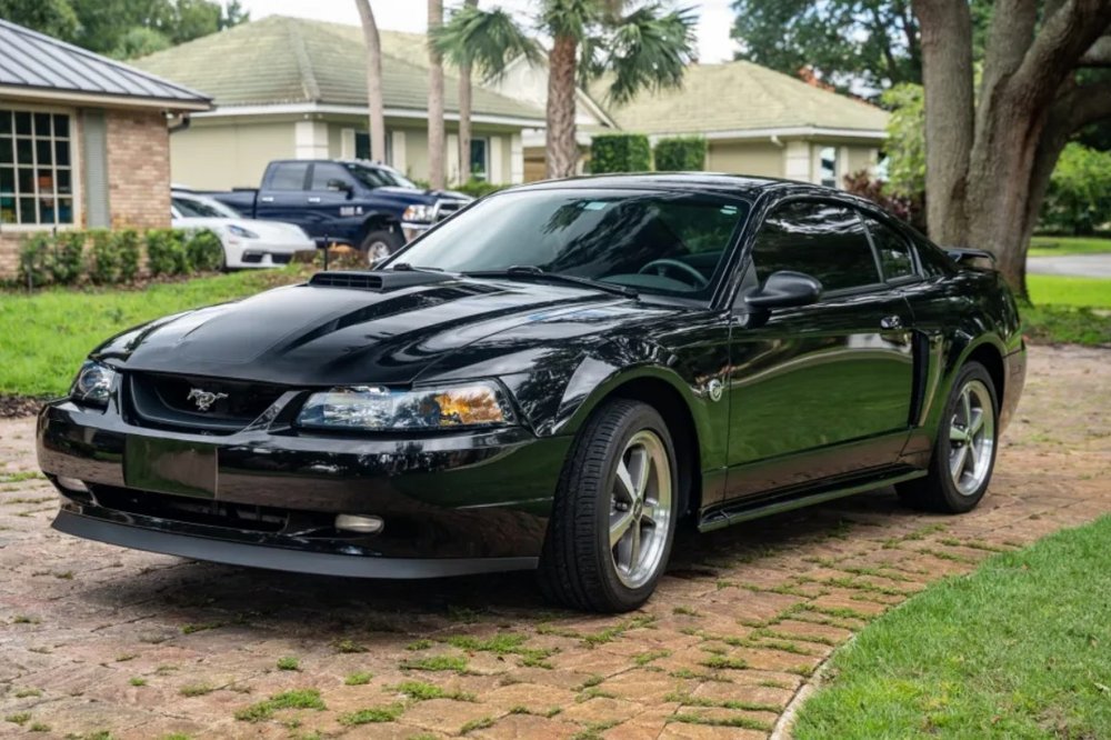  En venta Ford Mustang Mach (black, .6L V8, -speed manual, 4K miles) — StangBangers