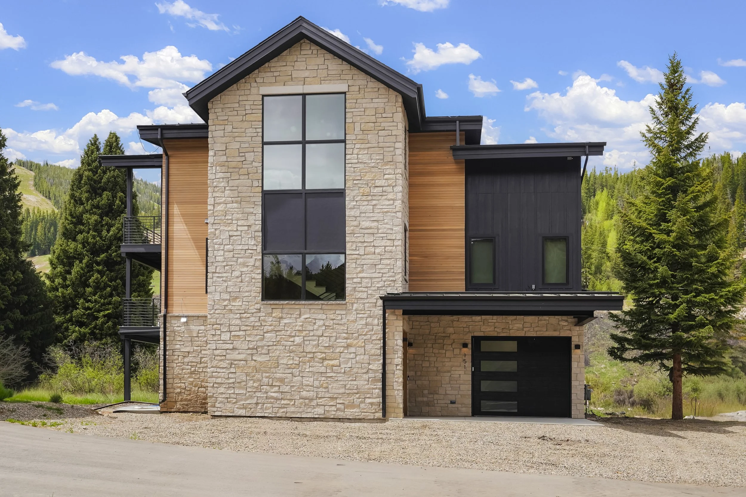 3500 SF MOUNTAIN MODERN CUSTOM HOME LOCATED AT THE BASE OF WINTER PARK RESORT   CONSTRCUTED JUNE 2026 - MARCH 2026   ARCHITECT: HACKETT ARCHITECTURE/ DESIGN: LUMINIOUS INTERIORS