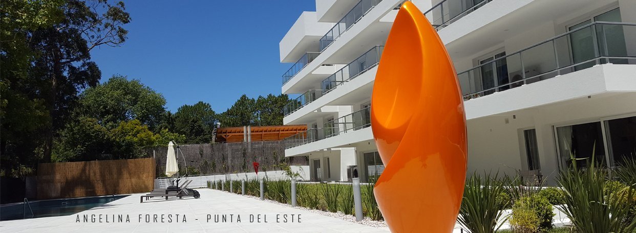 Esculturas modernas, minimalistas, futuristas del escultor uruguayo Mauro Arbiza que son flotantes, aéreas colgantes o de pared
