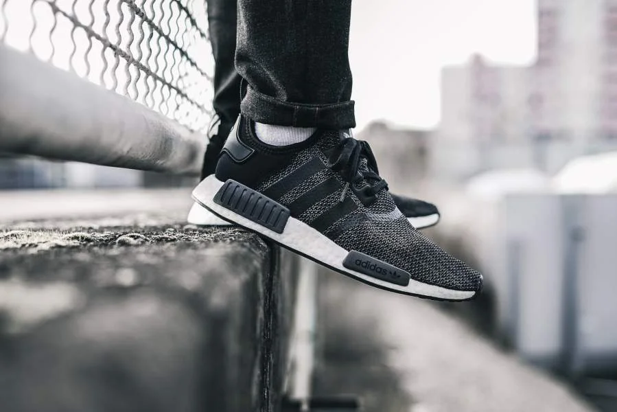 adidas-nmd_r1-carbon-b79758-mood-3.jpg