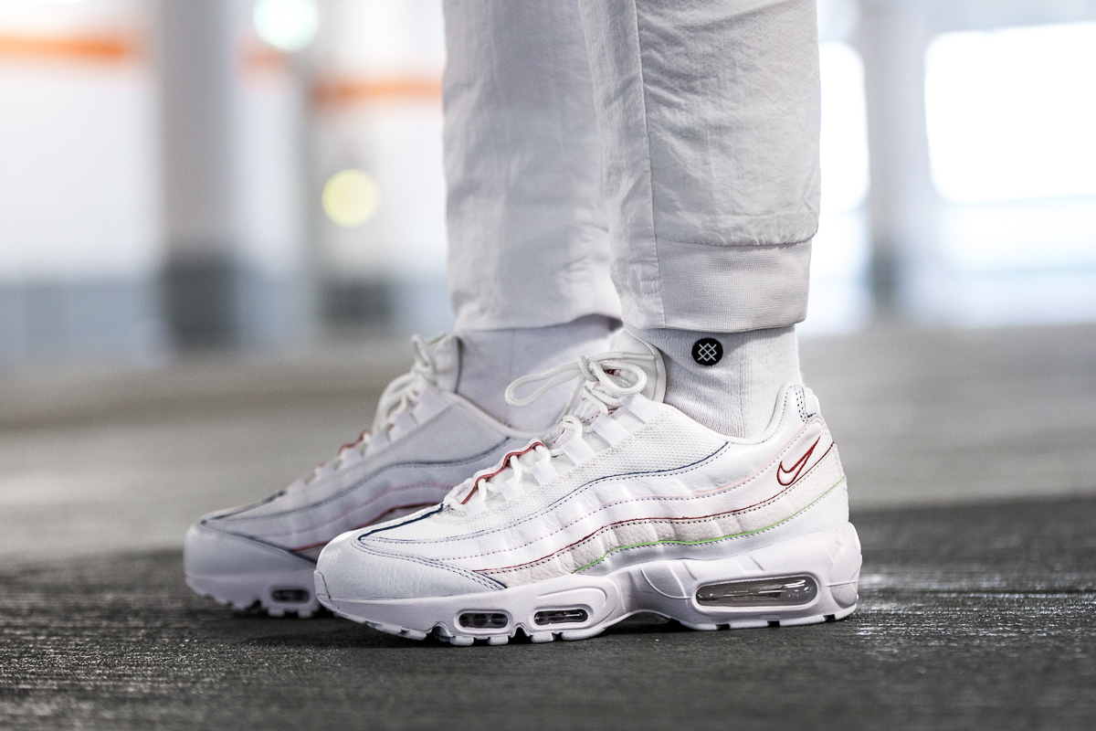 basket-nike-air-max-270-beige-et-marron-on-feet-AH8050-007-2.jpg