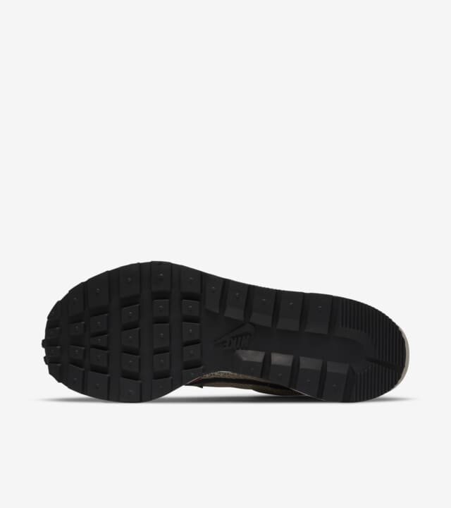 nike-x-sacai-vaporwaffle-string-black-villain-red-release-date.jpg