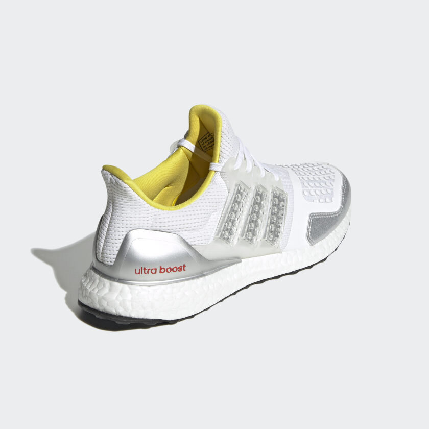 adidas_Ultraboost_DNA_x_LEGO(r)_Plates_Shoes_White_FY7690_05_standard.jpeg