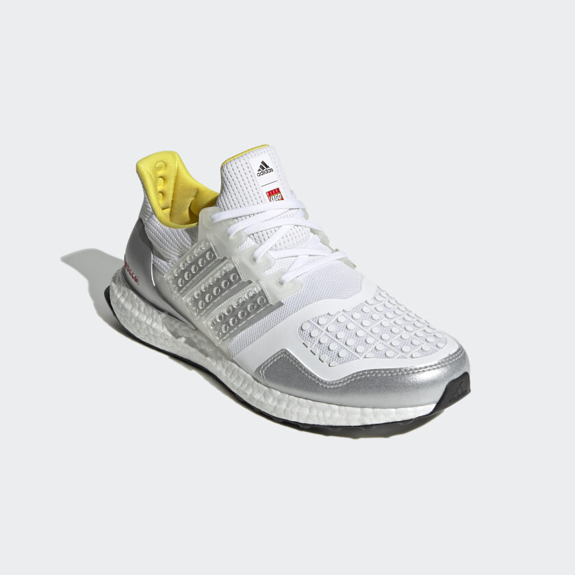 adidas_Ultraboost_DNA_x_LEGO(r)_Plates_Shoes_White_FY7690_04_standard.jpeg