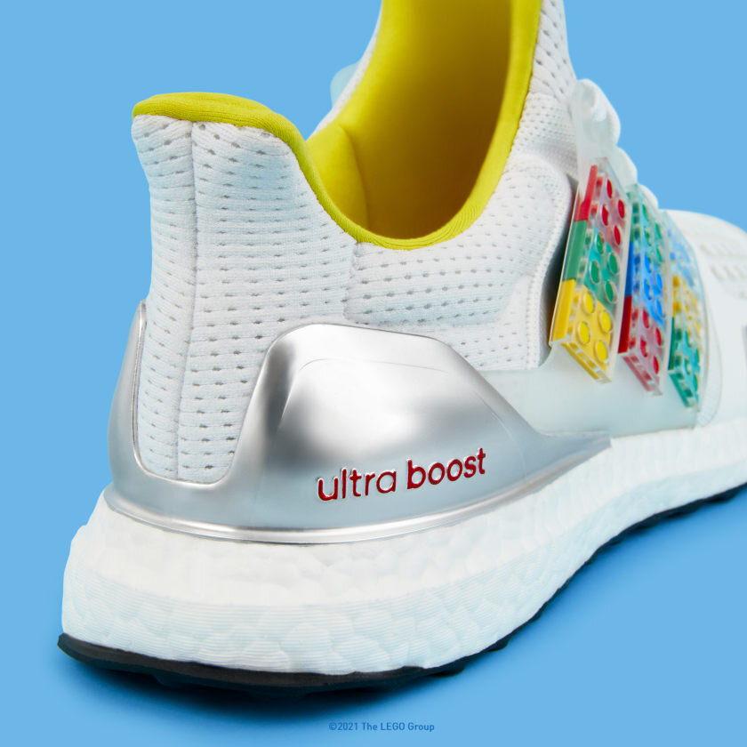 adidas_Ultraboost_DNA_x_LEGO(r)_Plates_Shoes_White_FY7690_HM2.jpeg