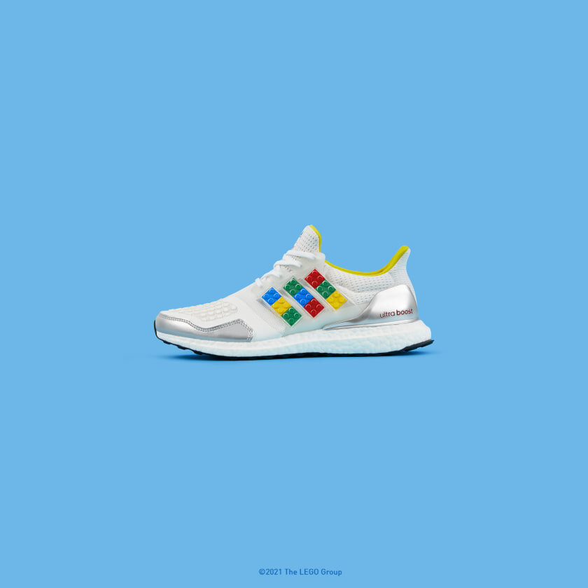 adidas_Ultraboost_DNA_x_LEGO(r)_Plates_Shoes_White_FY7690_HM3.jpeg