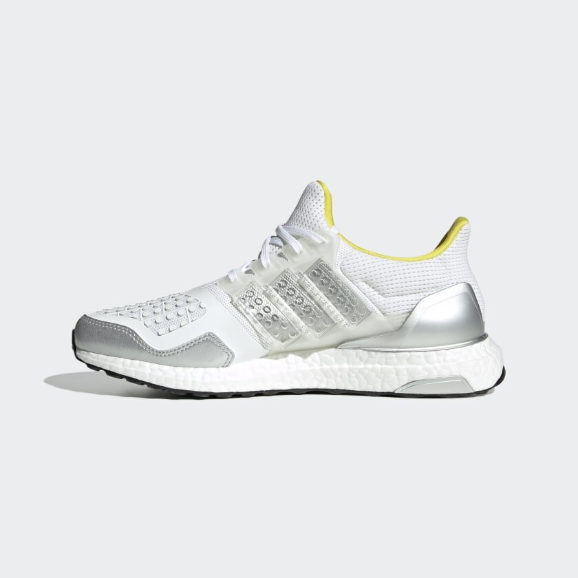 adidas_Ultraboost_DNA_x_LEGO(r)_Plates_Shoes_White_FY7690_06_standard.jpeg