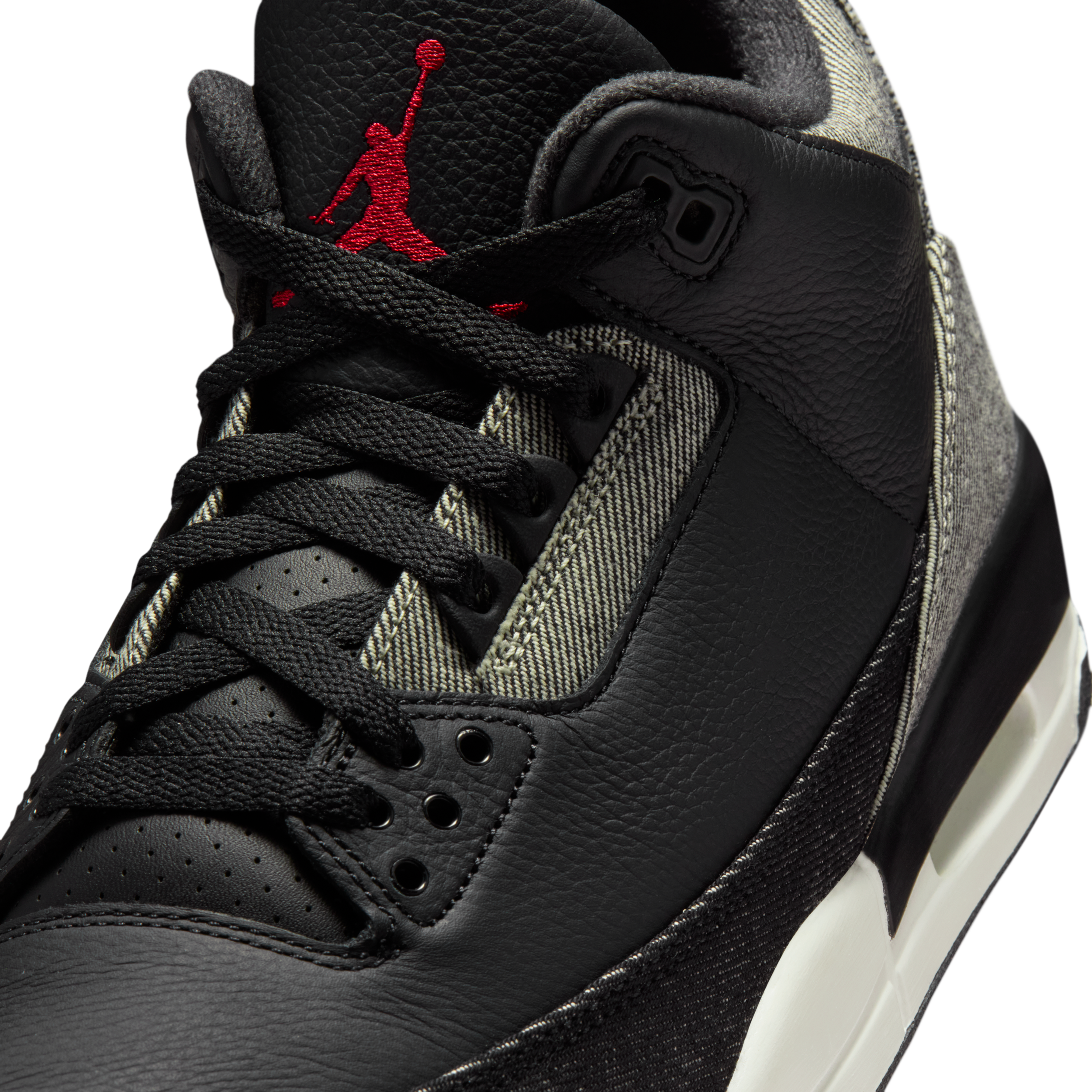 air-jordan-3-10-levis-black-and-white-男-pMXcZwc4-6.png
