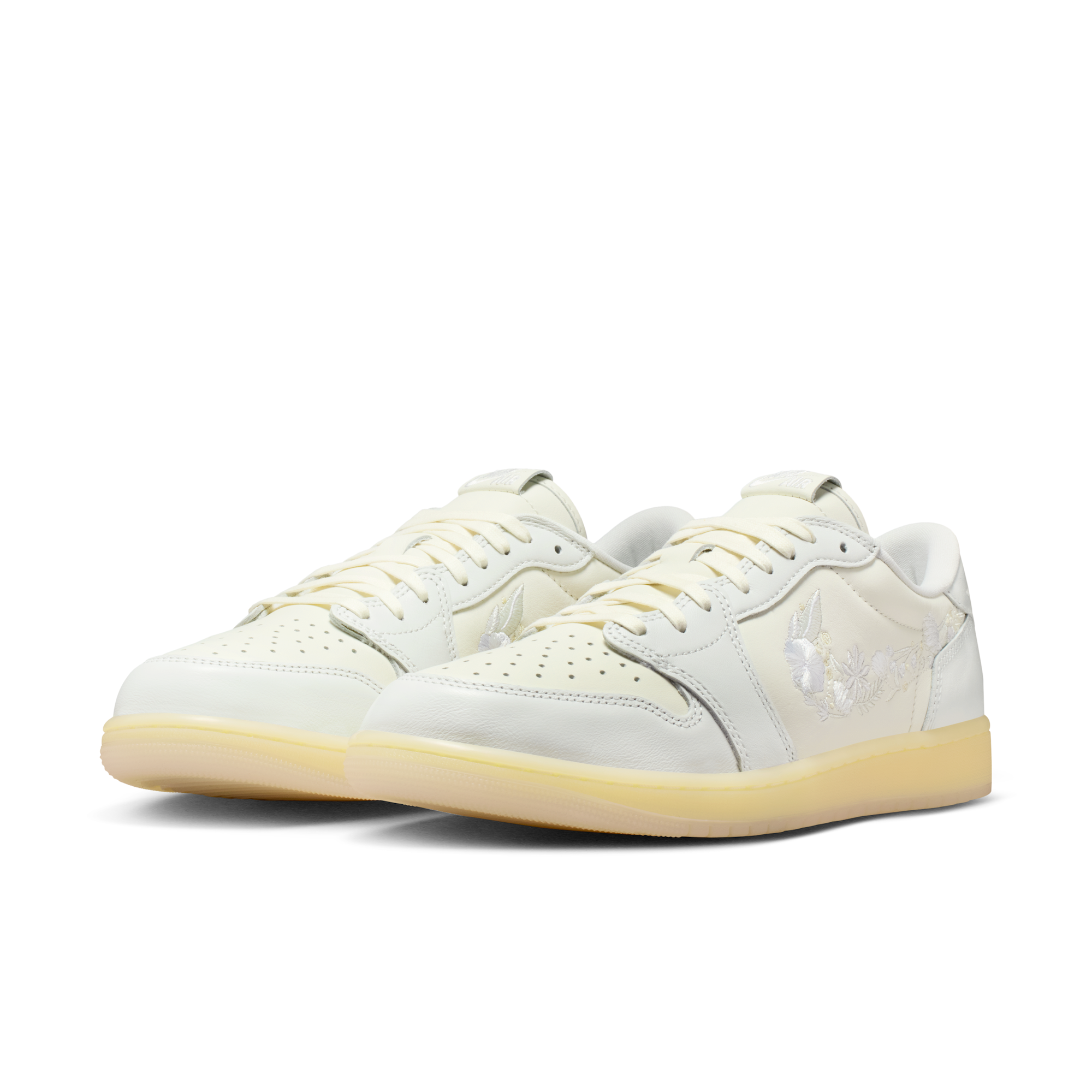 air-jordan-1-retro-low-og-mens-shoes-H7pC7aKJ-4.png