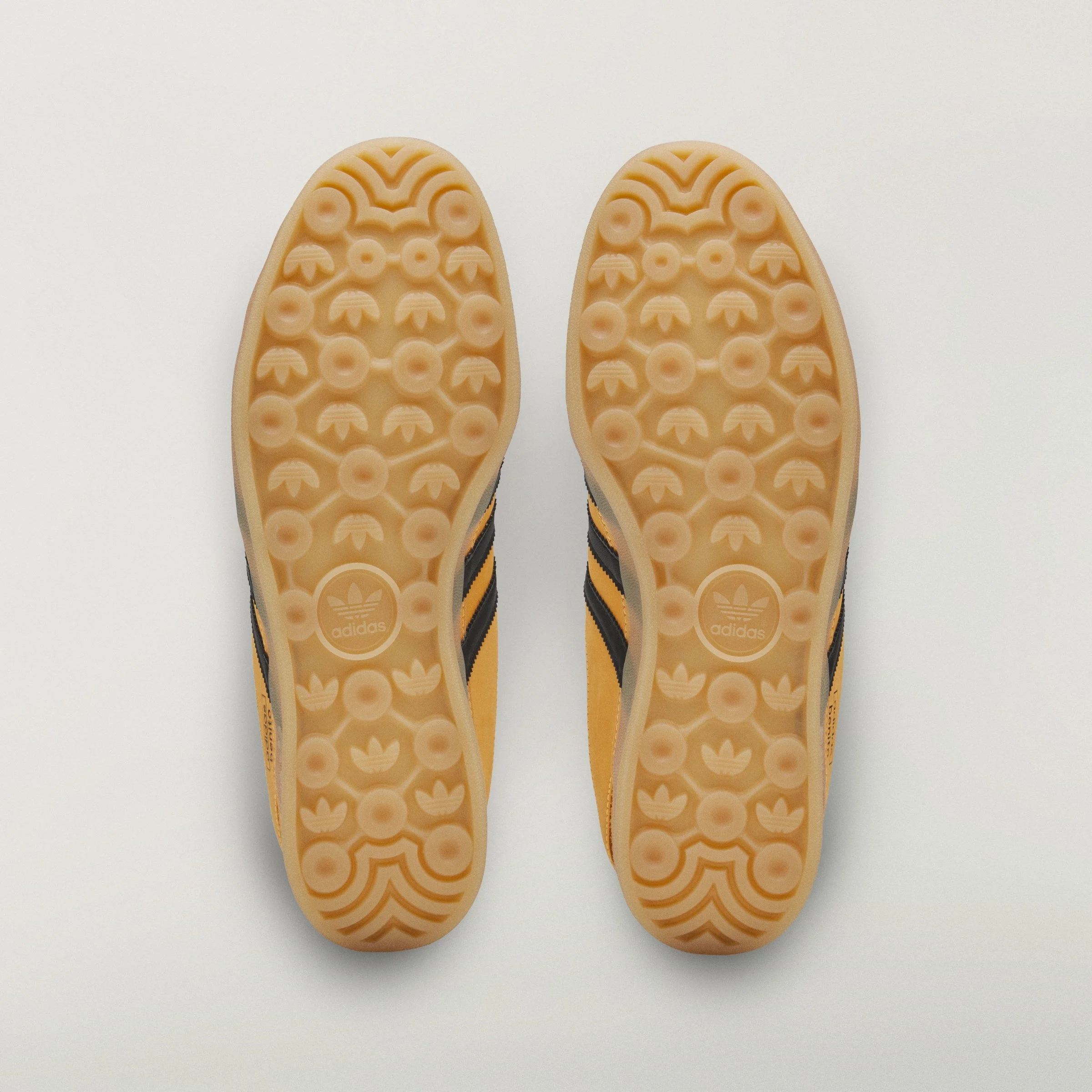 Bad_Bunny_Gazelle_Indoor_Gold_KI2592_03_standard.jpg